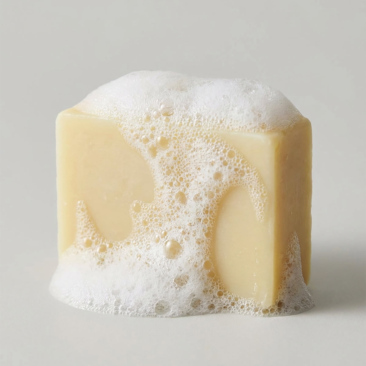 Regenerierende handgemachte Seife mit Aloe Vera und Hagebutte