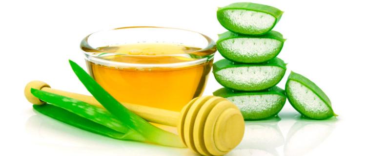 Acne, fight it off with honey and aloe vera